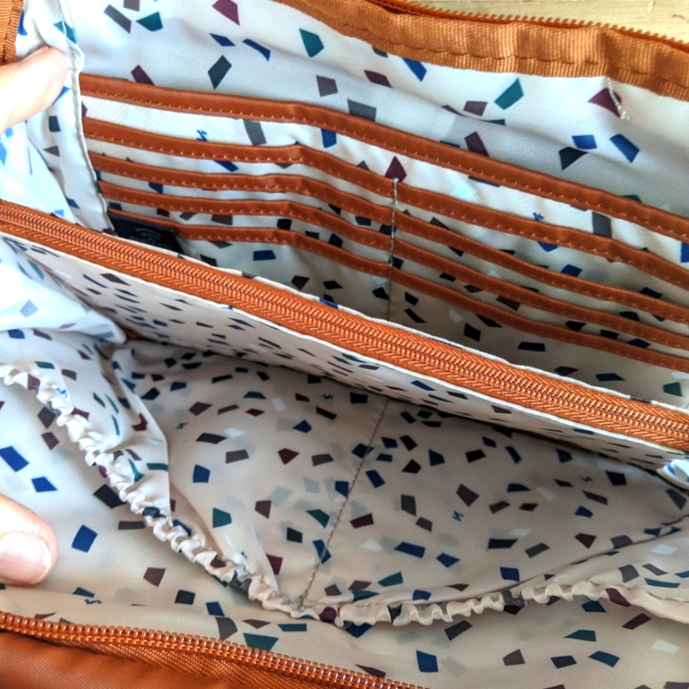 SOLD Lug Scoop Crossbody NWOT - Picture 7 of 13